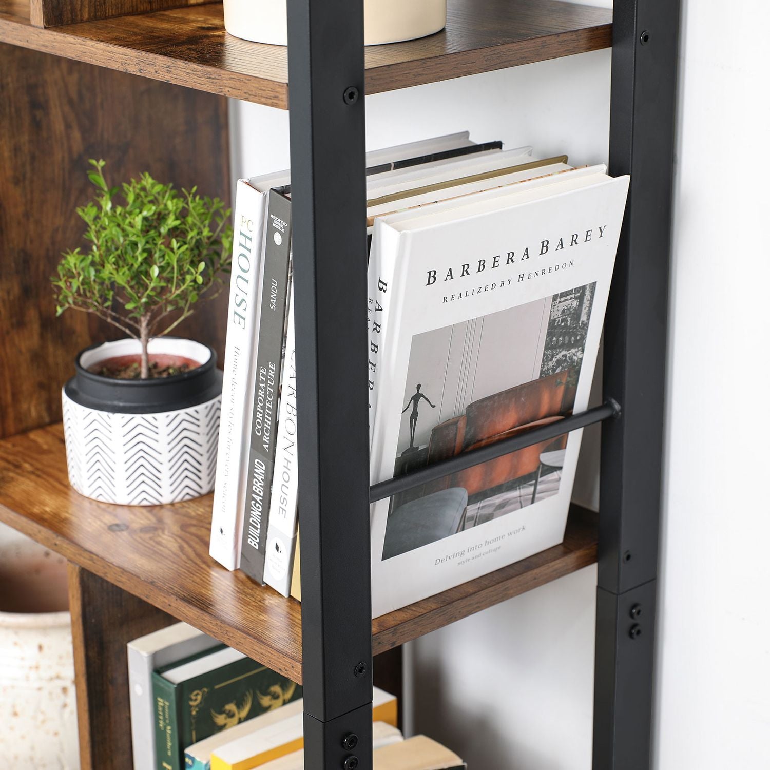 Boekenkast met 4 Open Planken en Stalen Frame in Industrieel Design
