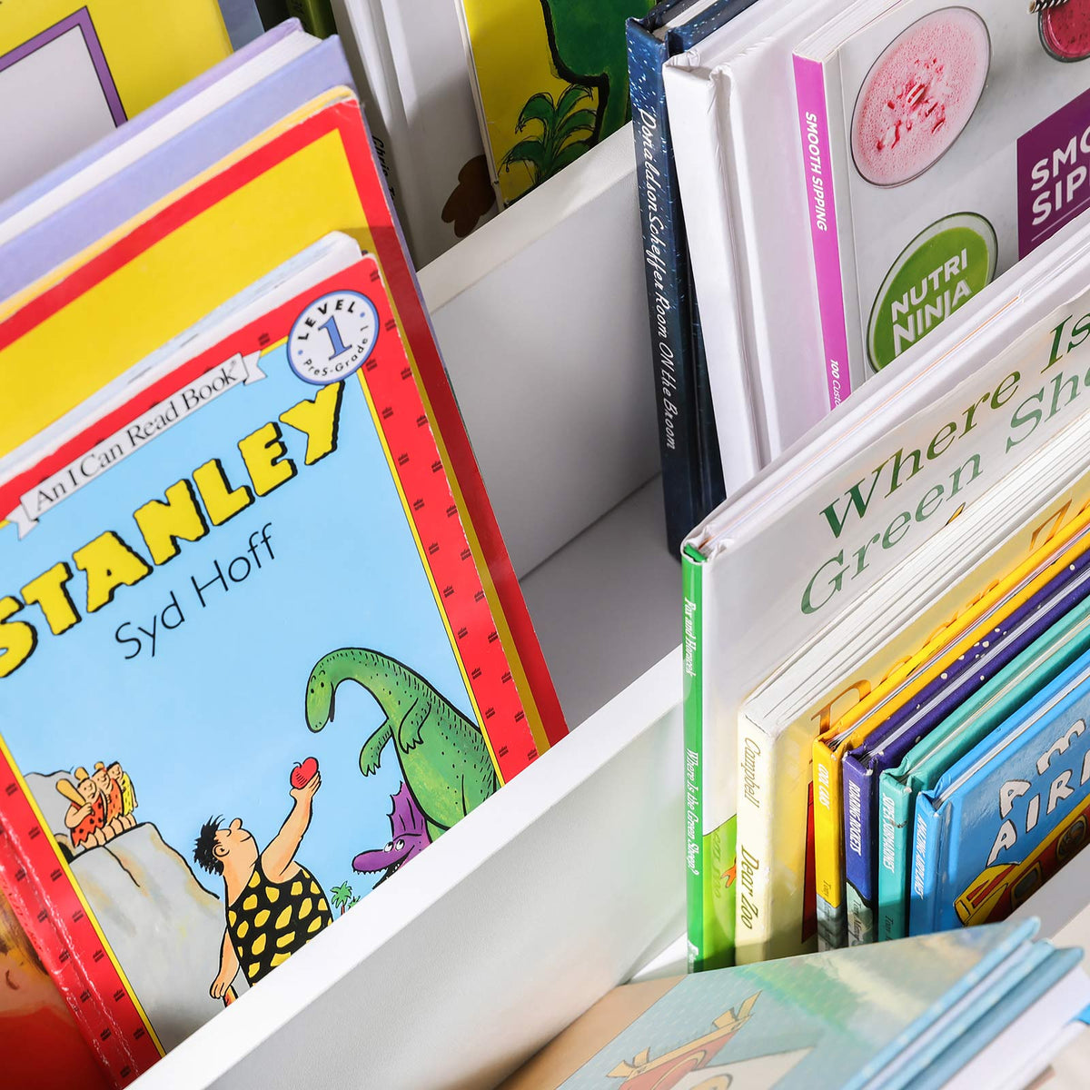 Speelgoedrek met 3 Boekenvakken en Uittrekbare Speelgoedkist op Wielen, Wit