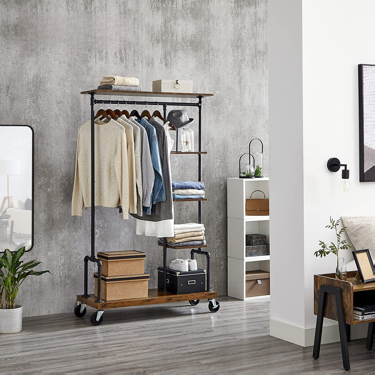 Kledingrek op Wielen met 5 Planken, Metaal in Houtlook, Vintagebruin