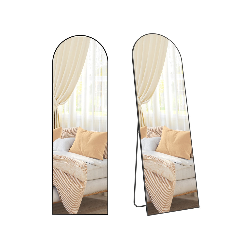 Staande Passpiegel met Gebogen Aluminium Frame en Gehard Glas