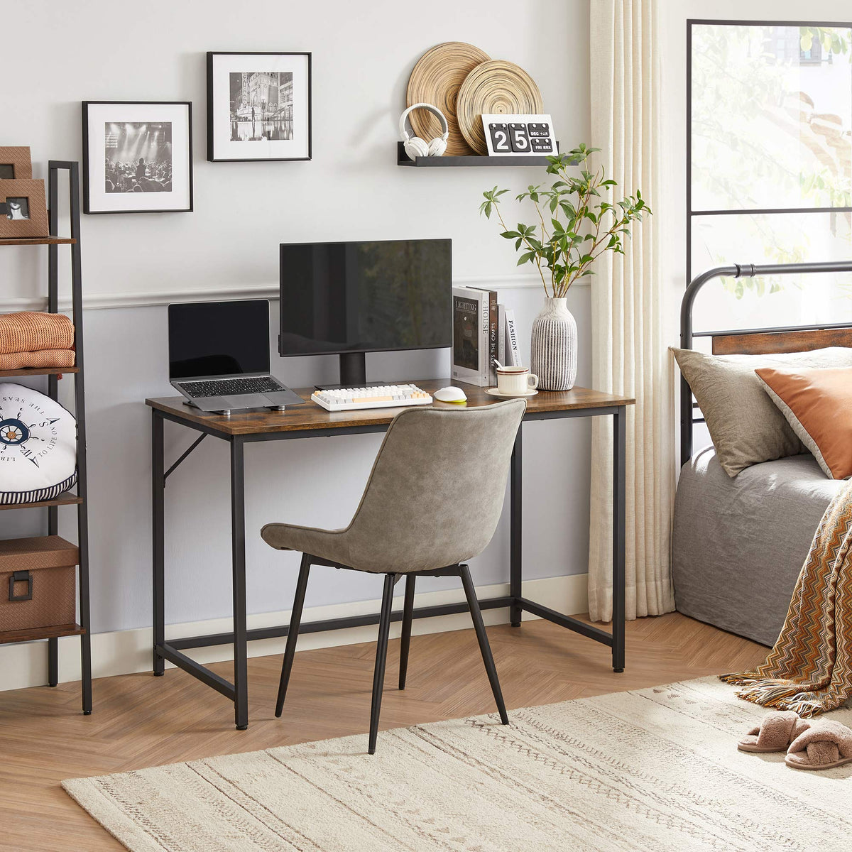 Bureau met Stalen Frame en Industrieel Design