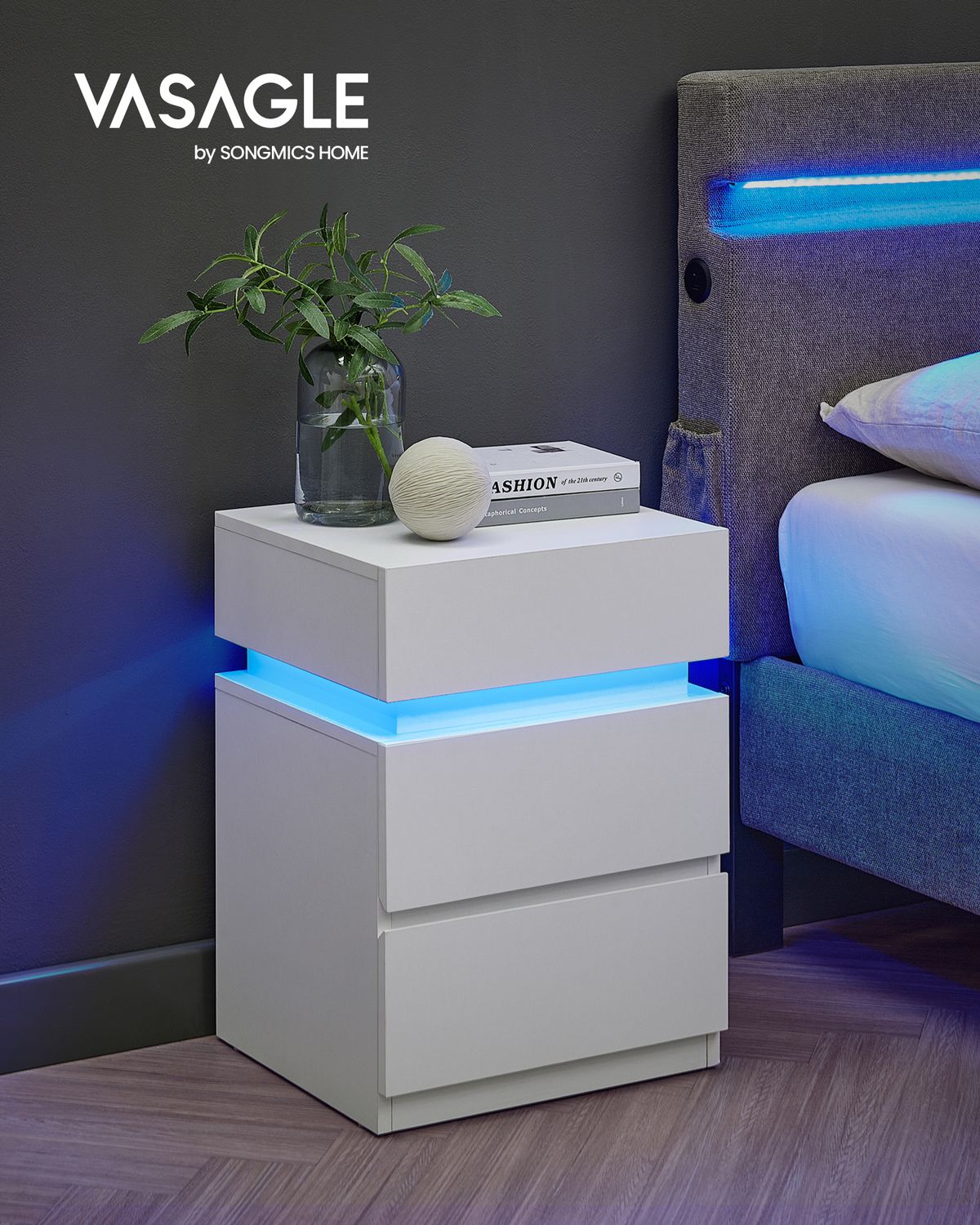 Nachtkastje met LED-Verlichting in Meerdere Kleuren en 3 Laden – productweergave 7 | De Groot Living