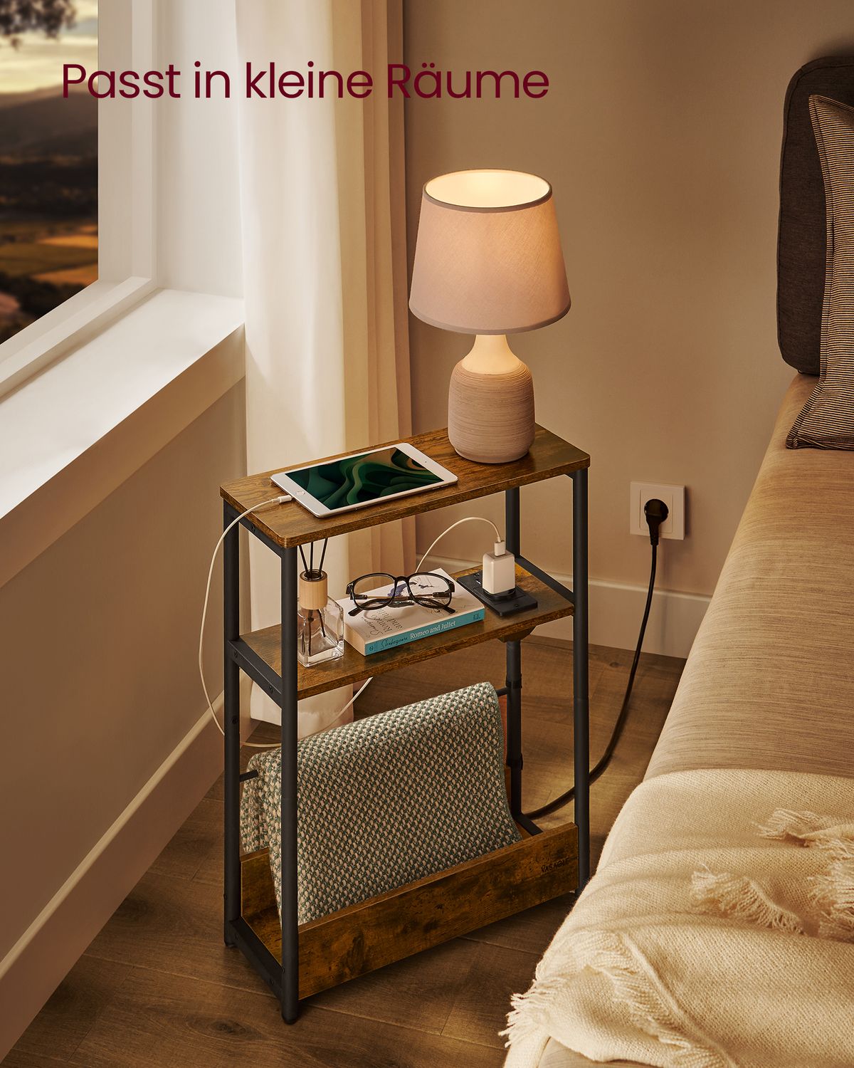 Smalle Bijzettafel met 3 Planken en Oplaadfunctie – productweergave 13 | De Groot Living